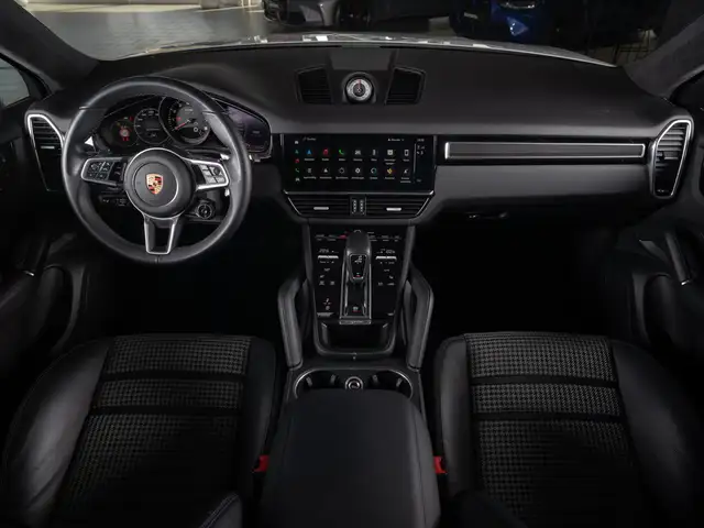 Porsche Cayenne view 13