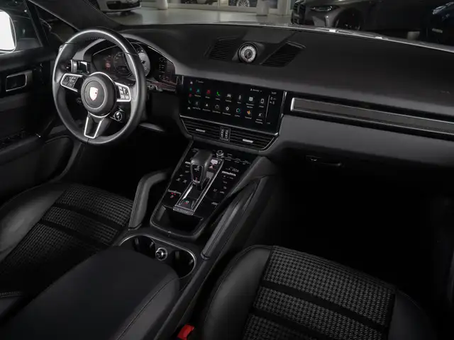 Porsche Cayenne view 15