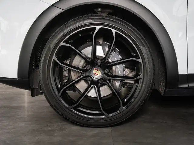 Porsche Cayenne view 4