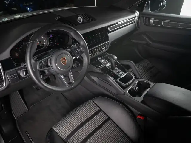 Porsche Cayenne view 10