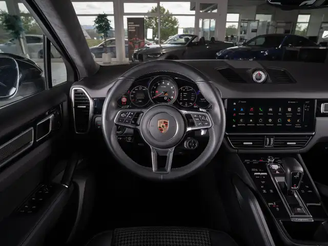 Porsche Cayenne view 12