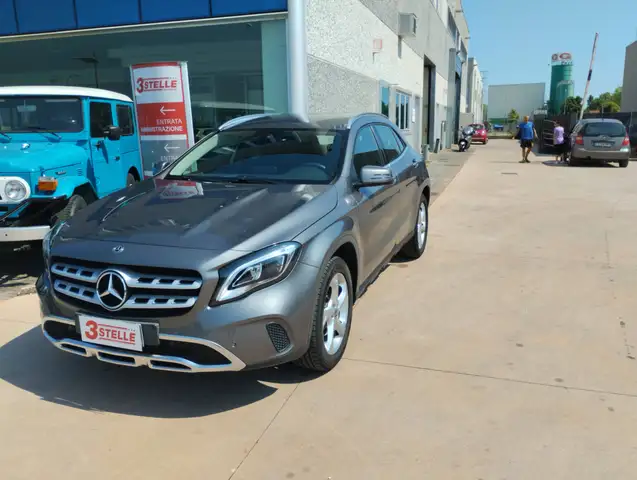 Mercedes-Benz Gla view 2