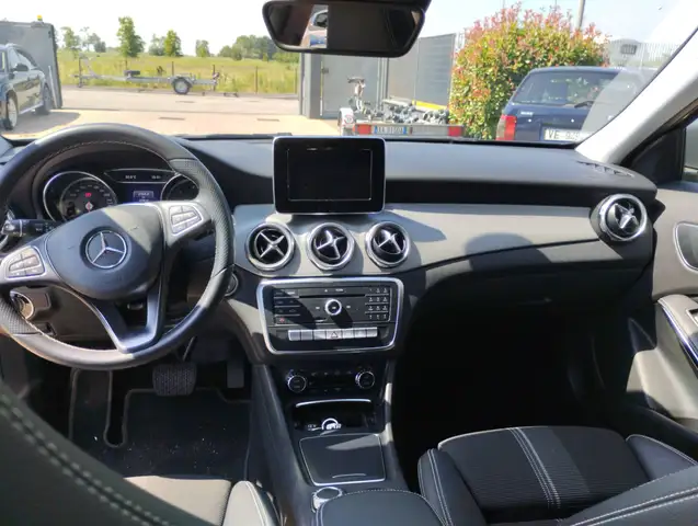 Mercedes-Benz Gla view 9