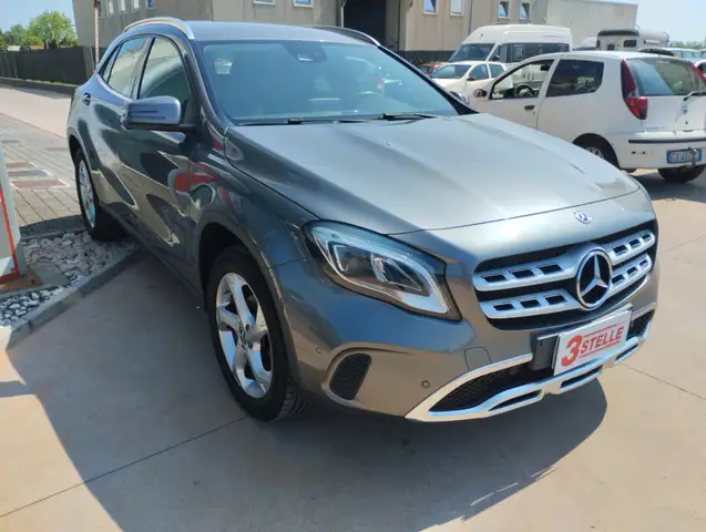 Mercedes-Benz Gla view 4