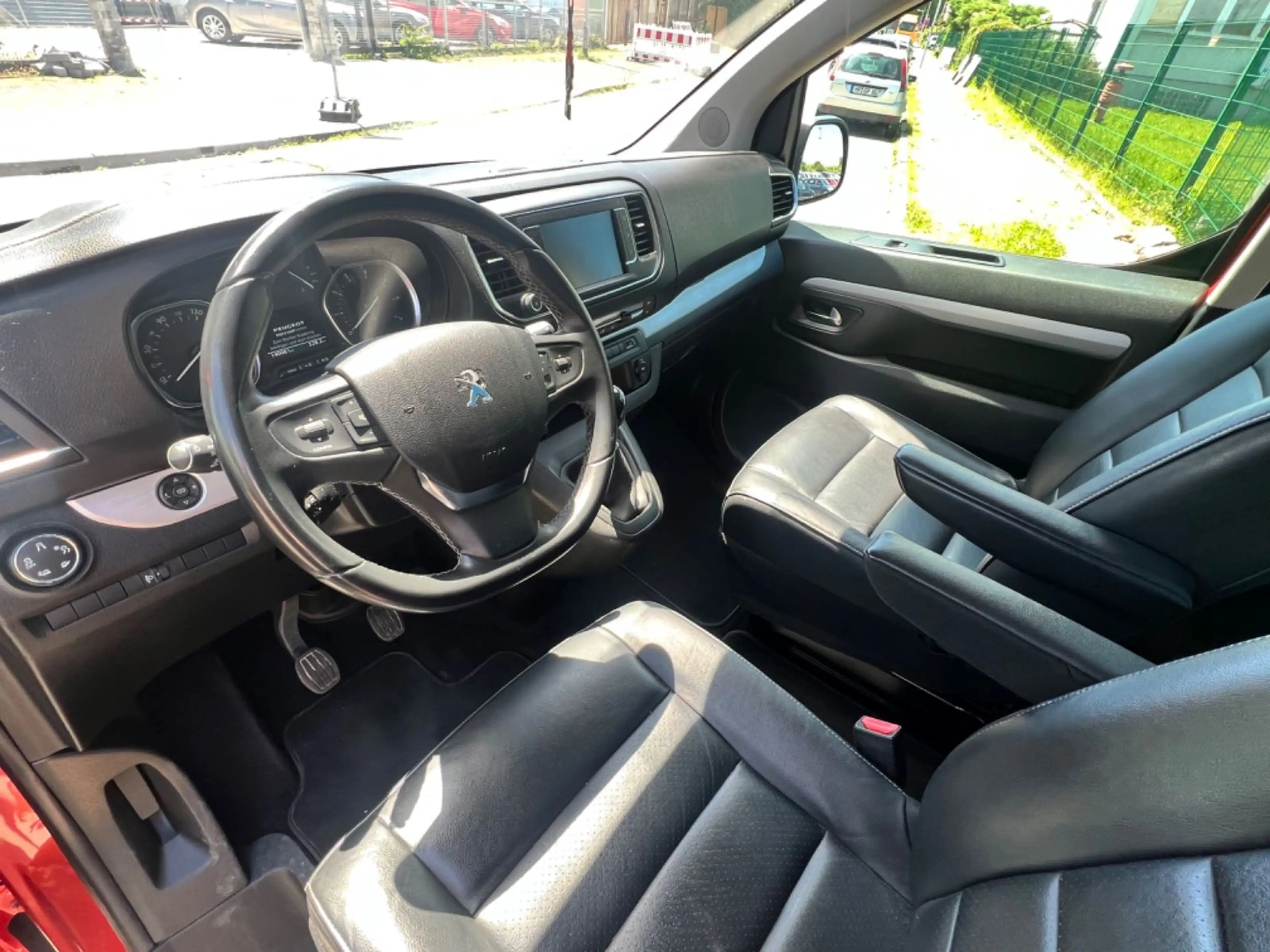 Peugeot Traveller Allure L2 / VOLLAUSSTATTUNG — photo 9