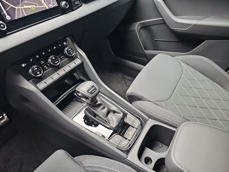 Skoda Karoq KAROQ 2.0 TSI DSG SPORTLINE 4X4 AHK PANO — photo 13