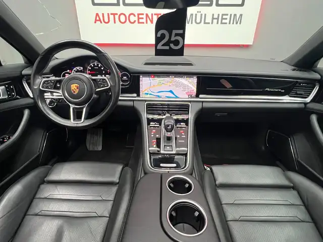 Porsche Panamera view 11