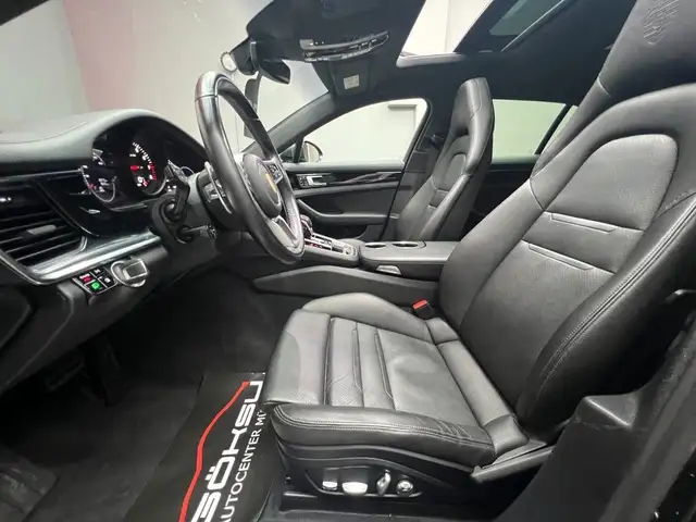 Porsche Panamera view 9
