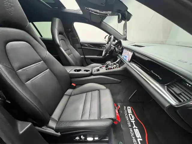 Porsche Panamera view 13