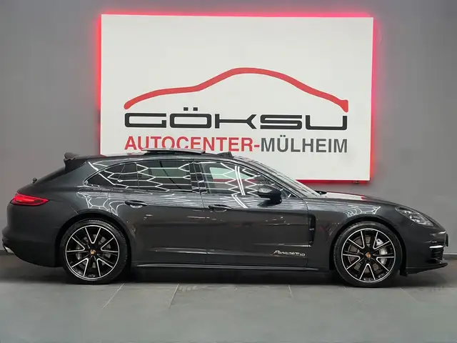 Porsche Panamera view 5