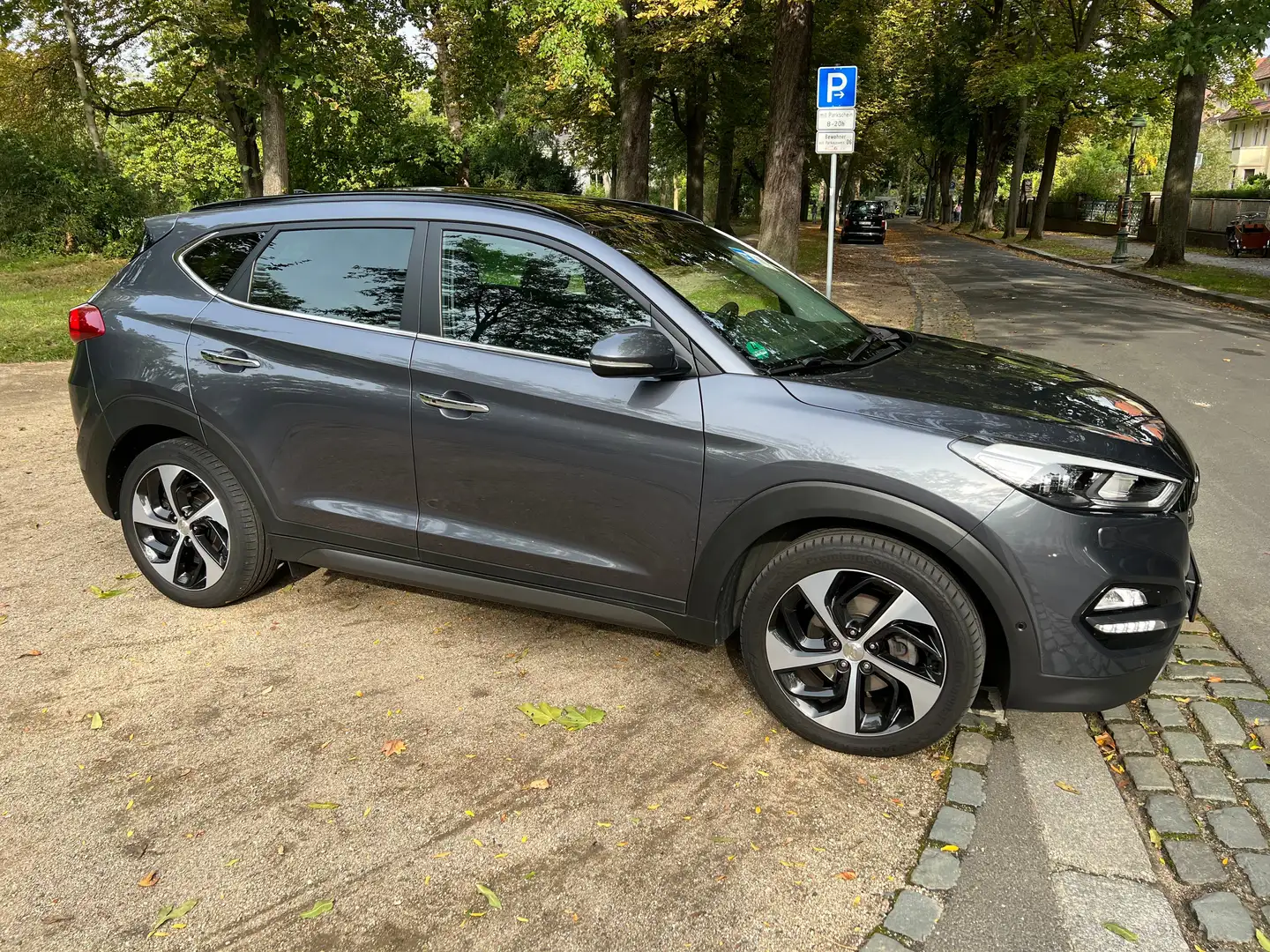 Hyundai TUCSON Premium 4WD PANO*LEDER*NAVI*LED*KAMERA Grau - 2