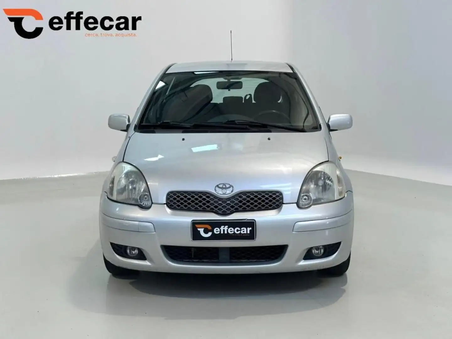 Toyota Yaris 1.3 VVT-i 5 P Silber - 2