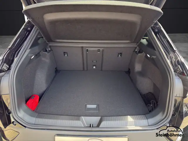 Volkswagen ID.4 view 6