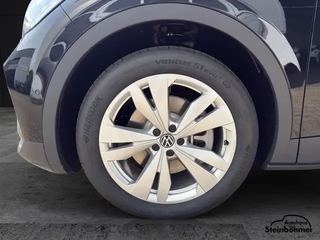 Volkswagen ID.4 view 13
