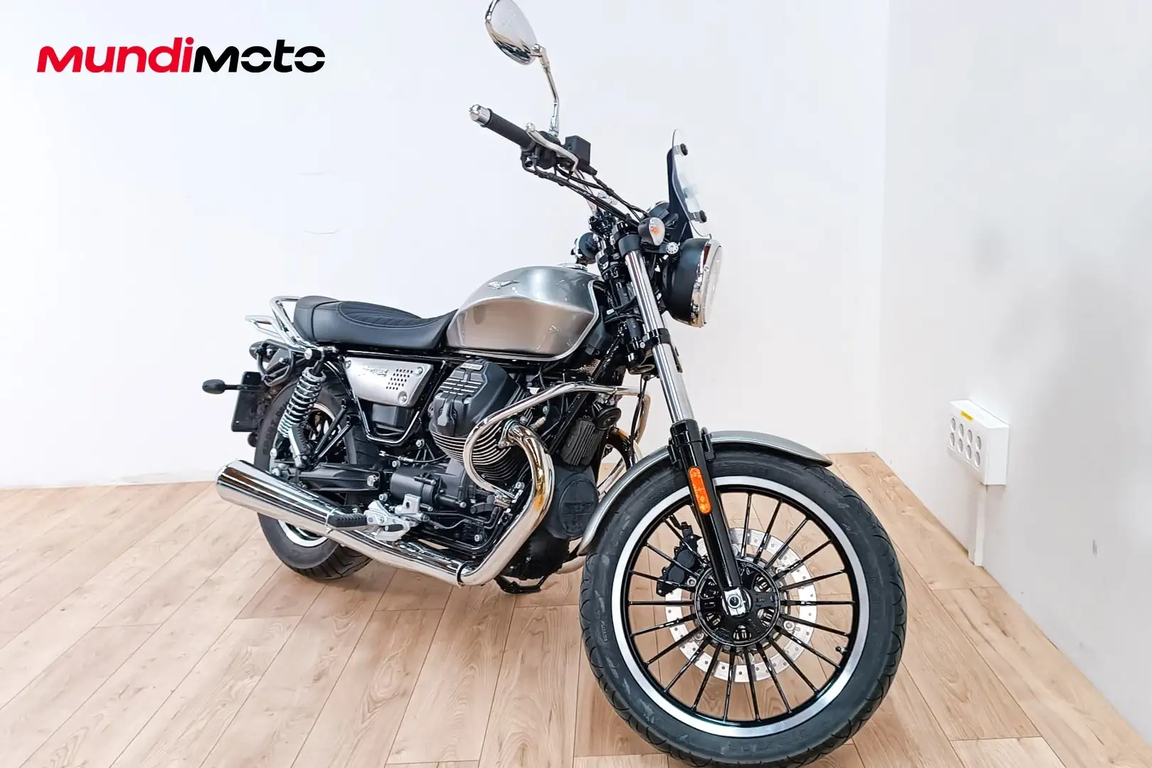 Moto Guzzi V 9 - 2