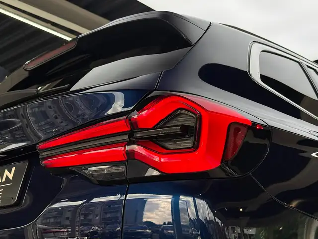 BMW X3 view 8