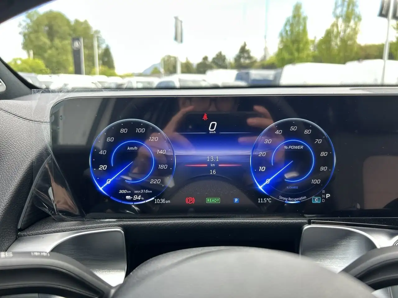 Mercedes-Benz EQB снимка Mercedes-Benz EQB