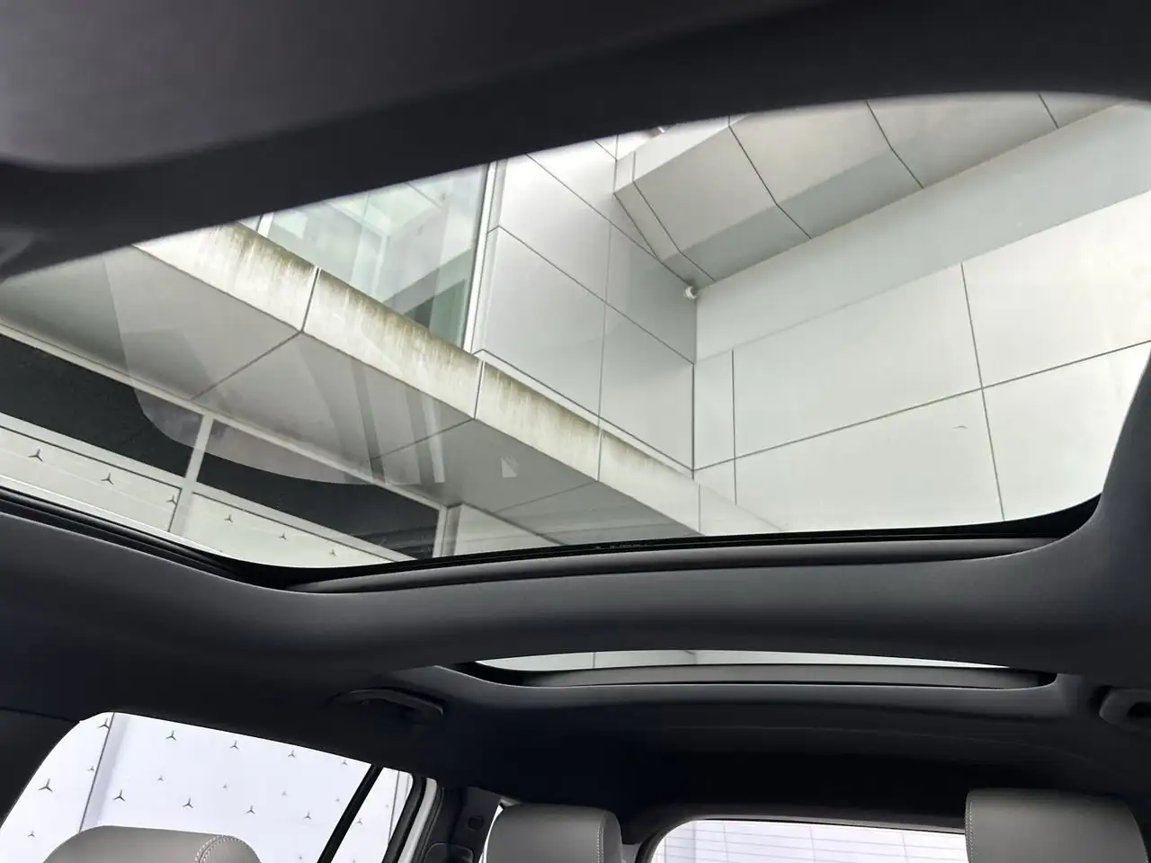 Mercedes-Benz EQB снимка Mercedes-Benz EQB
