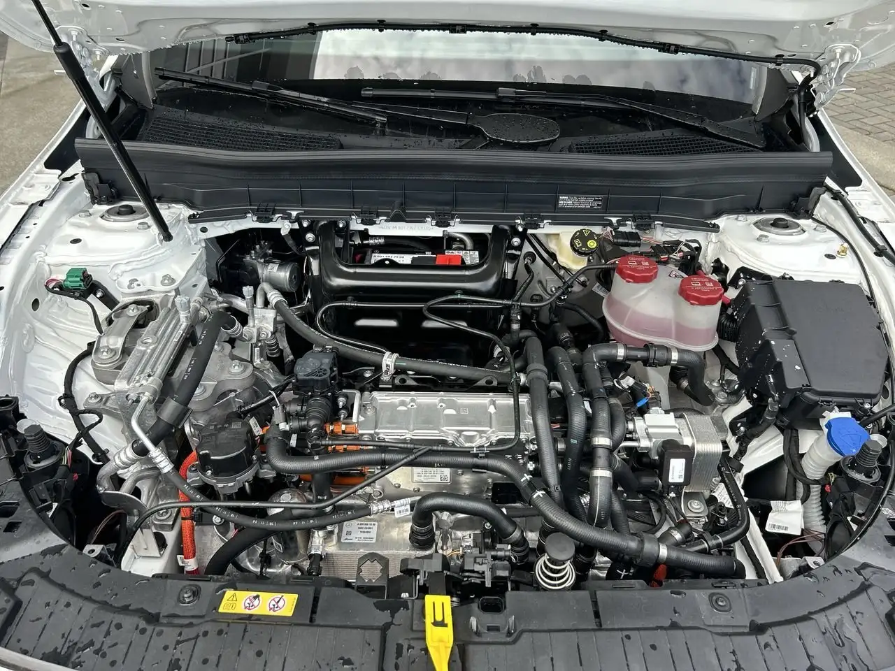 Mercedes-Benz EQB снимка Mercedes-Benz EQB