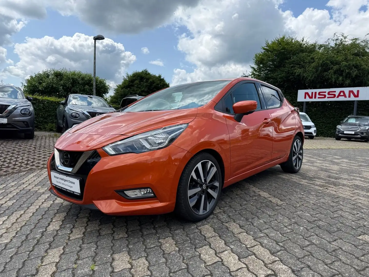 Nissan Micra Tekna Orange - 2