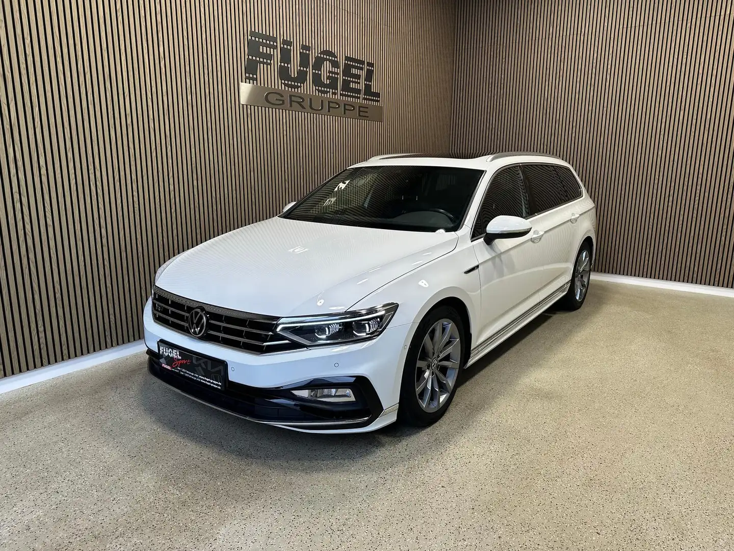Volkswagen Passat Variant 2.0 TSI DSG R-Line AHK|Pano|Leder||18Z Weiß - 2