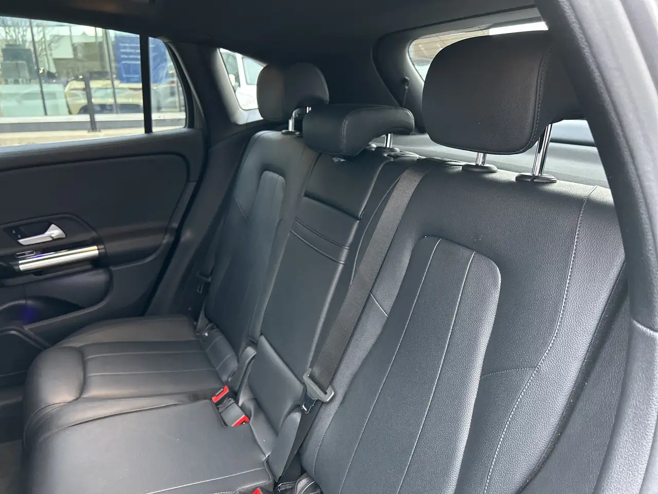 Mercedes-Benz GLA снимка Mercedes-Benz GLA