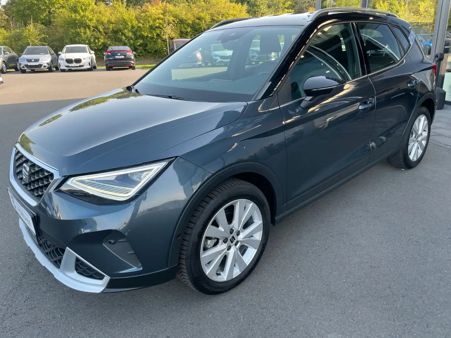 SEAT Arona 1,0TSi Xperience Schalter Navi LED Kamera Grau - 1