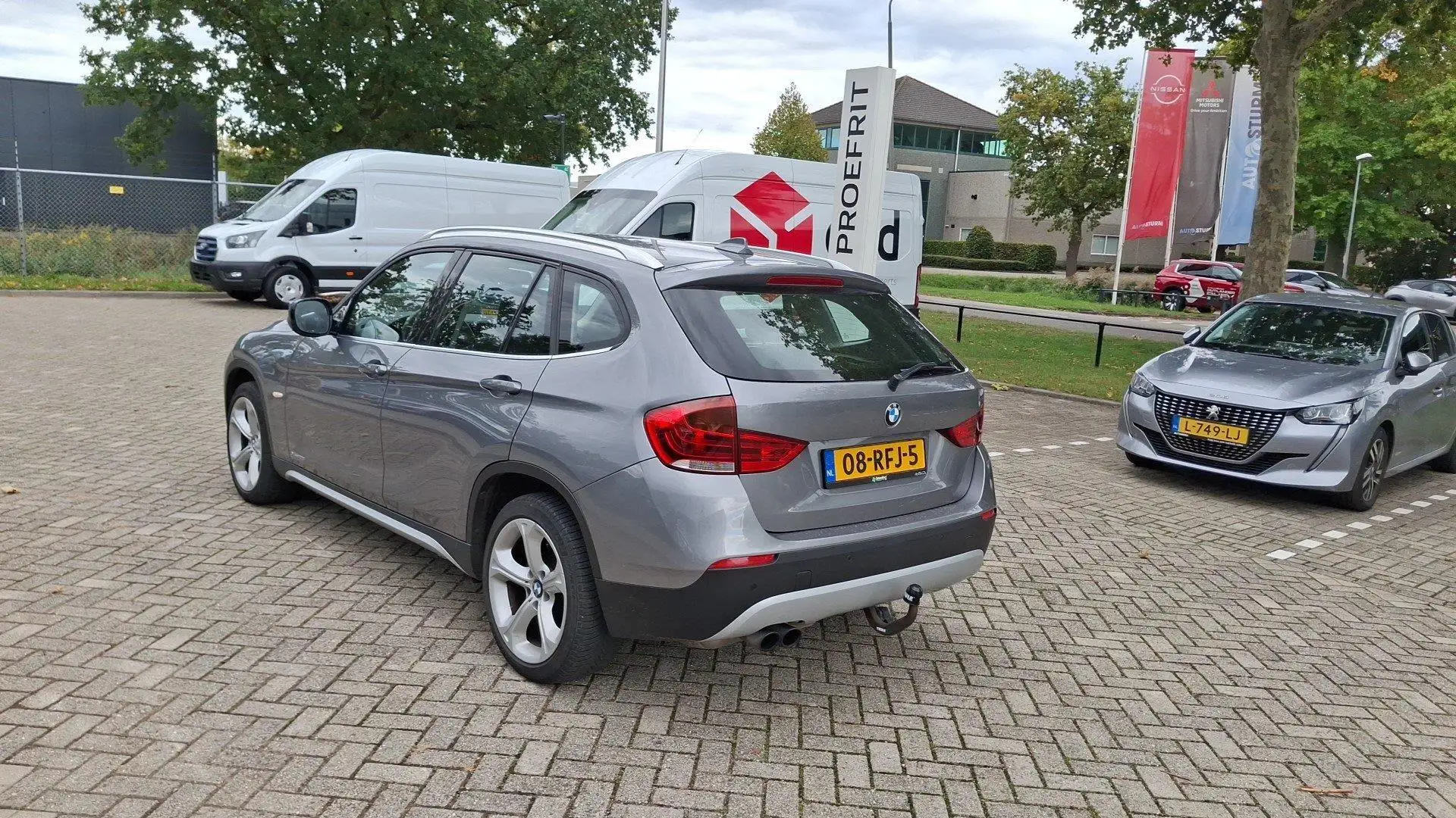 BMW X1 xDrive28i Executive | Navigatie | Trekhaak | Leder Gris - 2