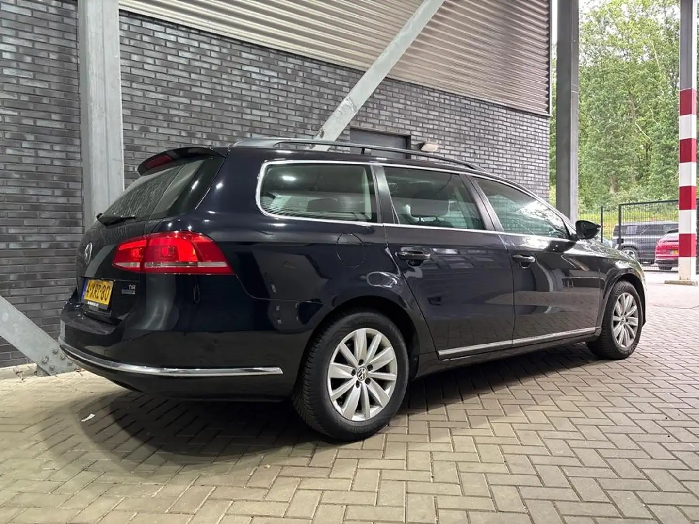 Volkswagen Passat Variant 1.4 TSI Comfortline Executive Edition BlueMotion | Zwart - 2