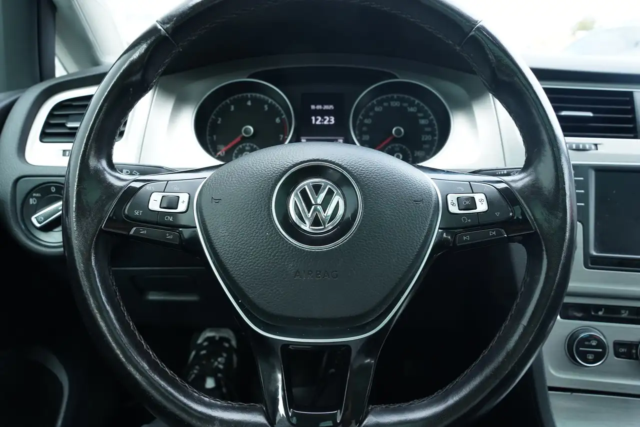 Volkswagen Golf photo Volkswagen Golf