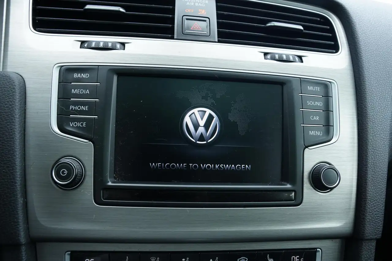 Volkswagen Golf photo Volkswagen Golf