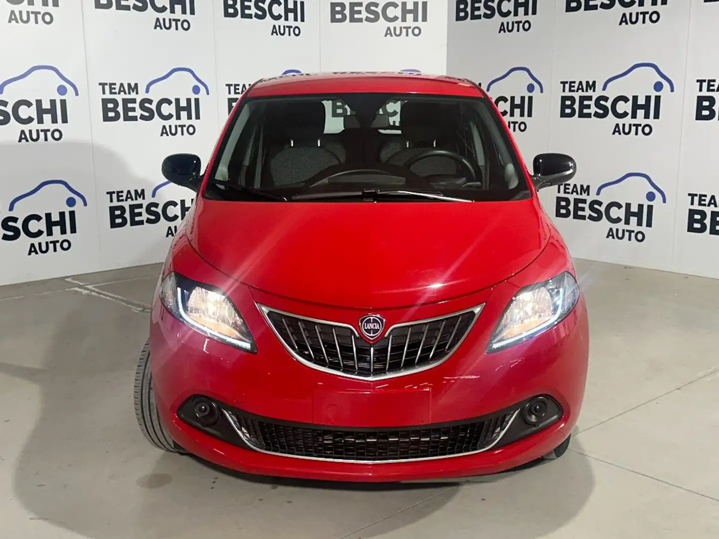 Lancia Ypsilon 1.0 FireFly 5 porte Hybrid Silver Rojo - 2
