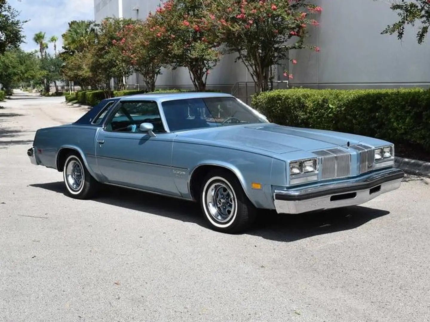 Oldsmobile Cutlass Supreme Blau - 2
