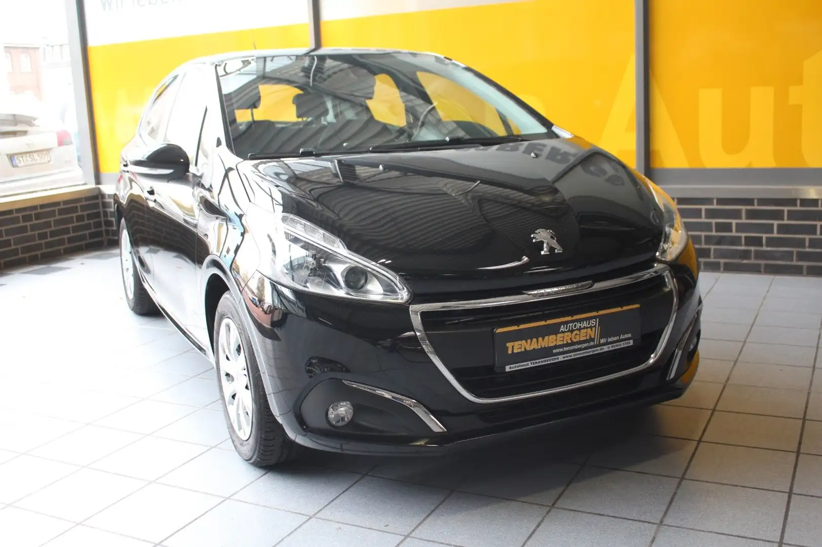 Peugeot 208 Active Klima PDC Sitzheizung  Bluetooth Schwarz - 2