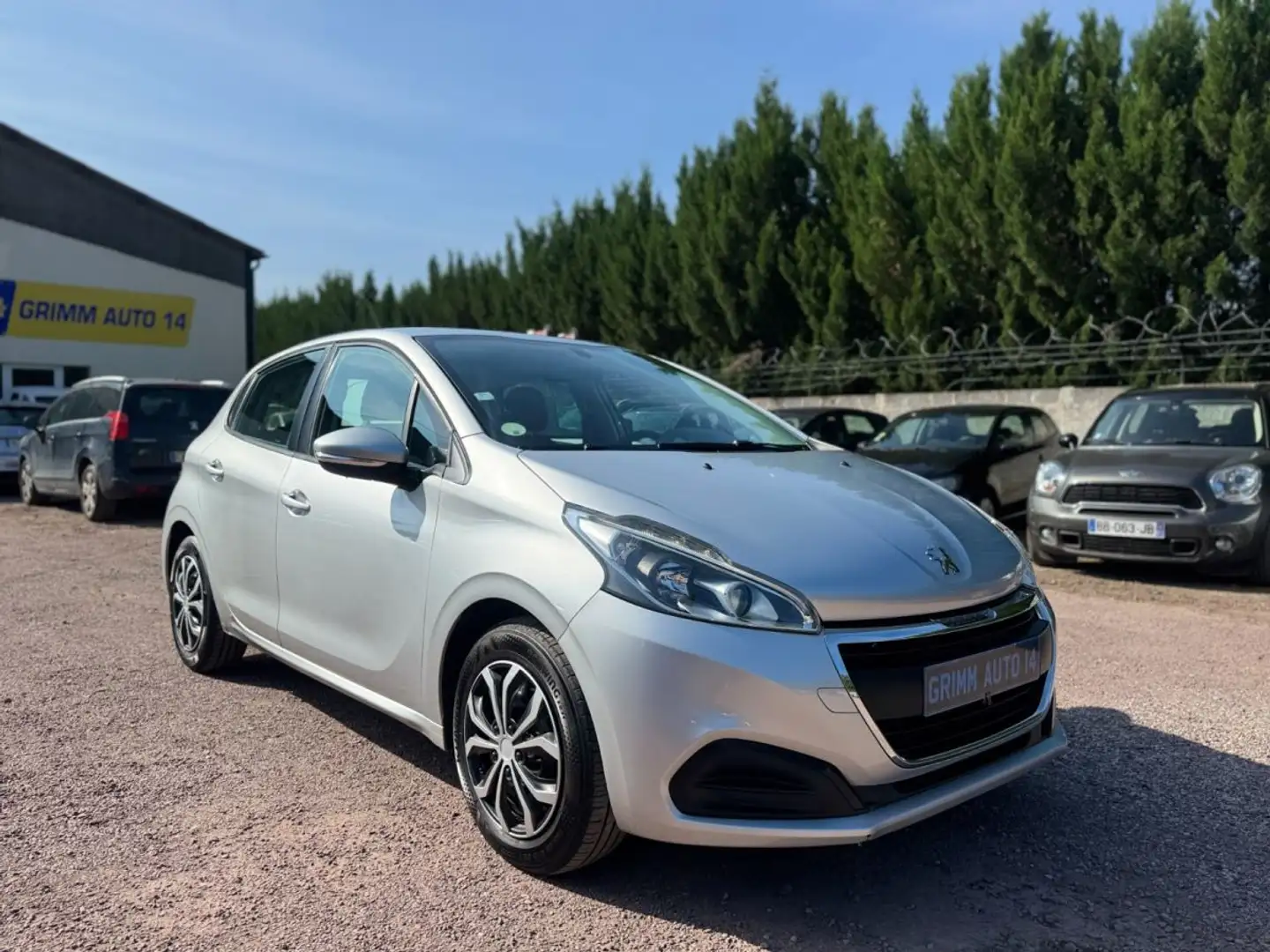 Peugeot 208 Active 1.6 BlueHDi 75ch BVM5 Gris - 1