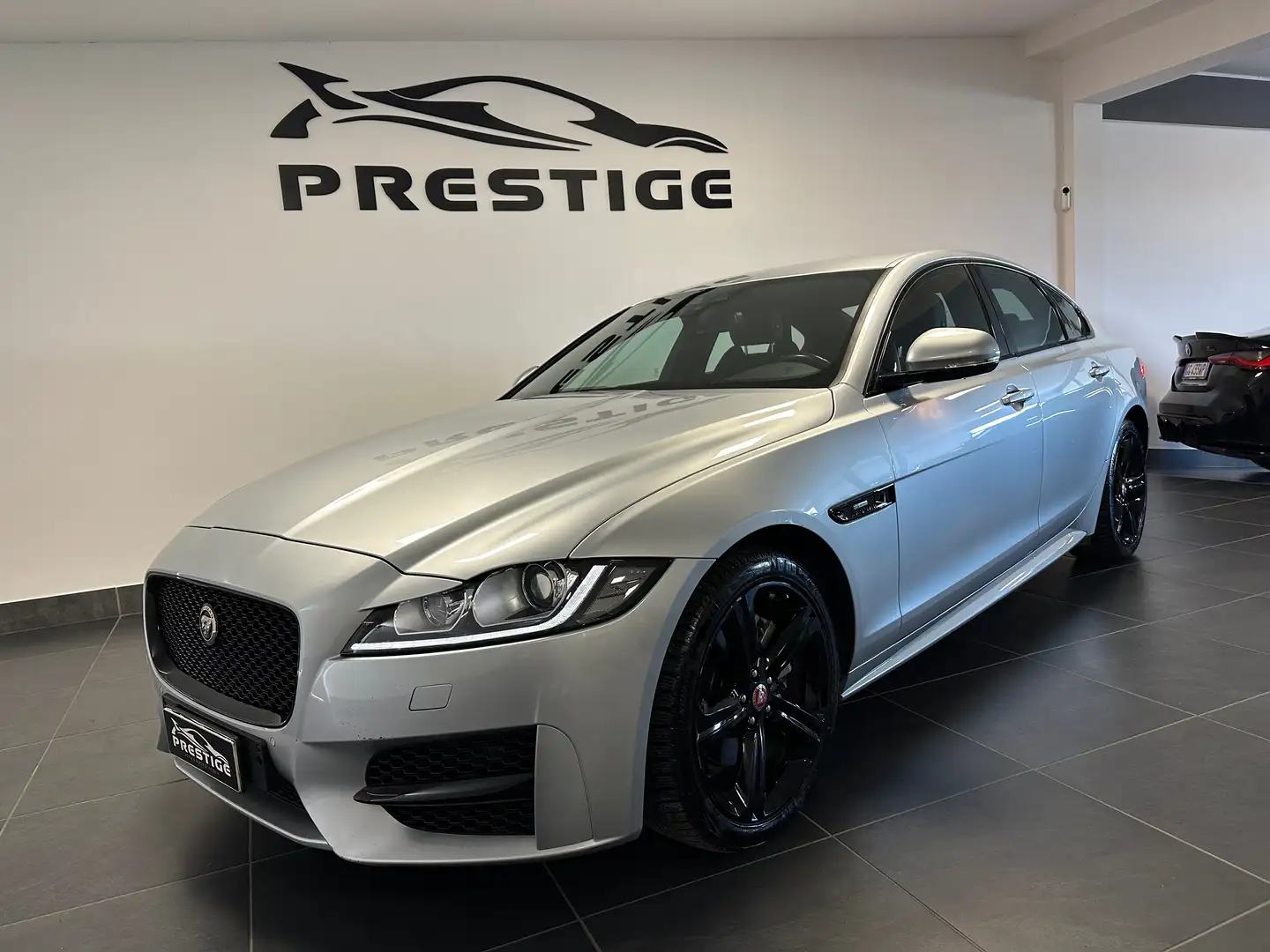 Jaguar XF XF 2.0D AWD R-SPORT 240CV AUTOMATICA UNIPRO FULL Silber - 2