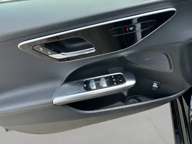 Mercedes-Benz C-Class view 12