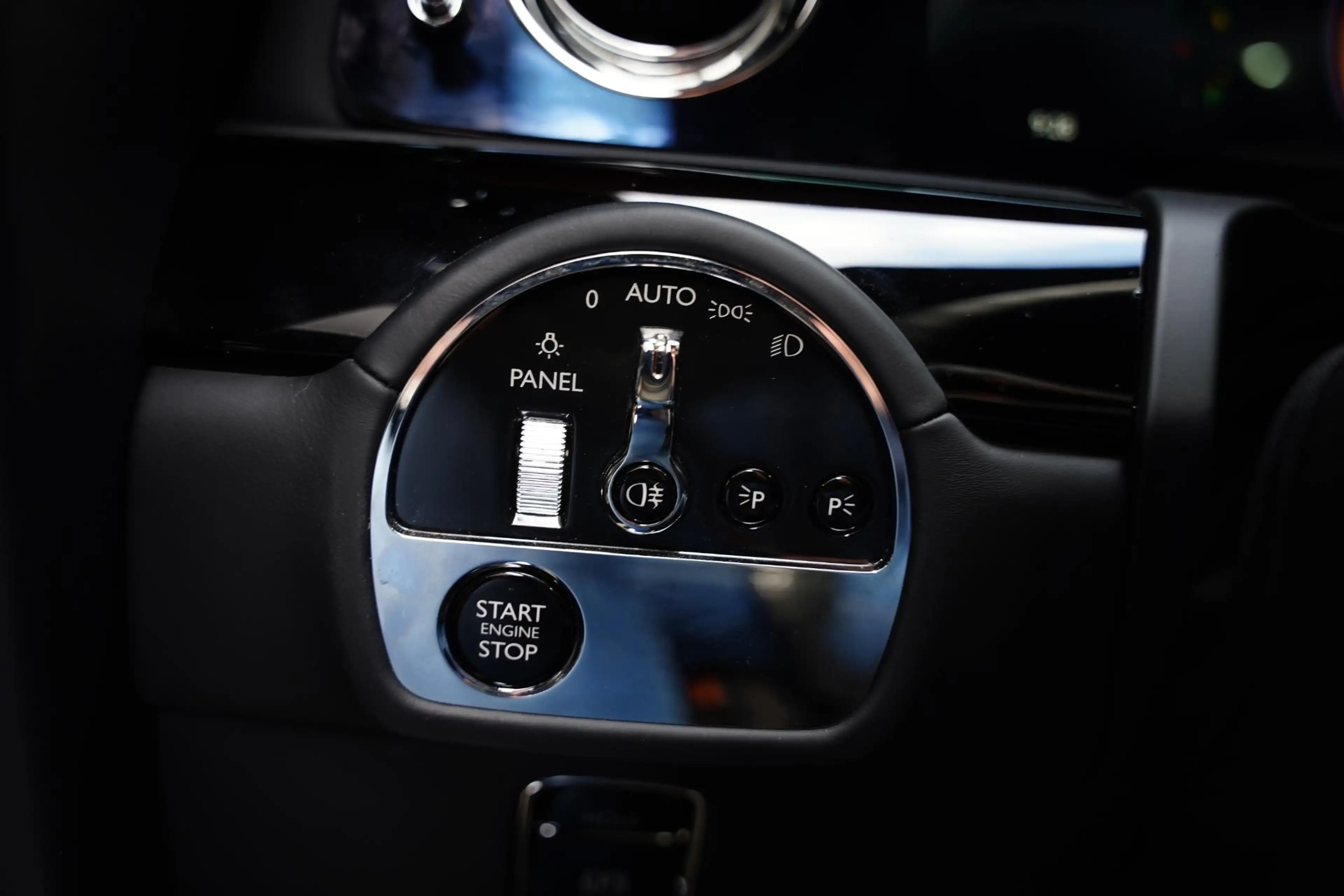 Rolls-Royce Spectre AWD 102 kWh Dark Emerald Green — photo 17