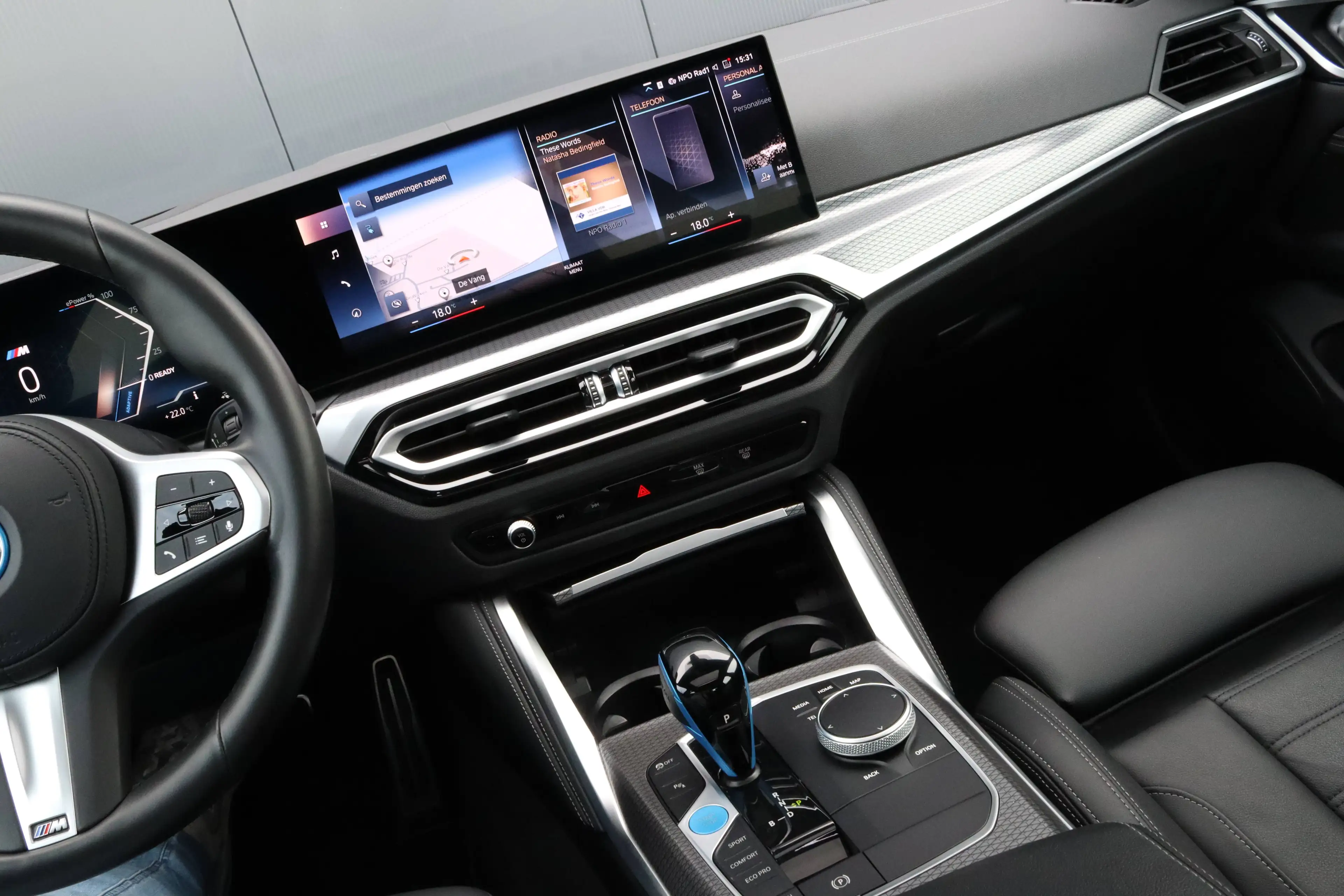 BMW i4 eDrive40 M Sport I Trekhaak I ACC I Open dak I 19 inch I Leder I Head Up — photo 20