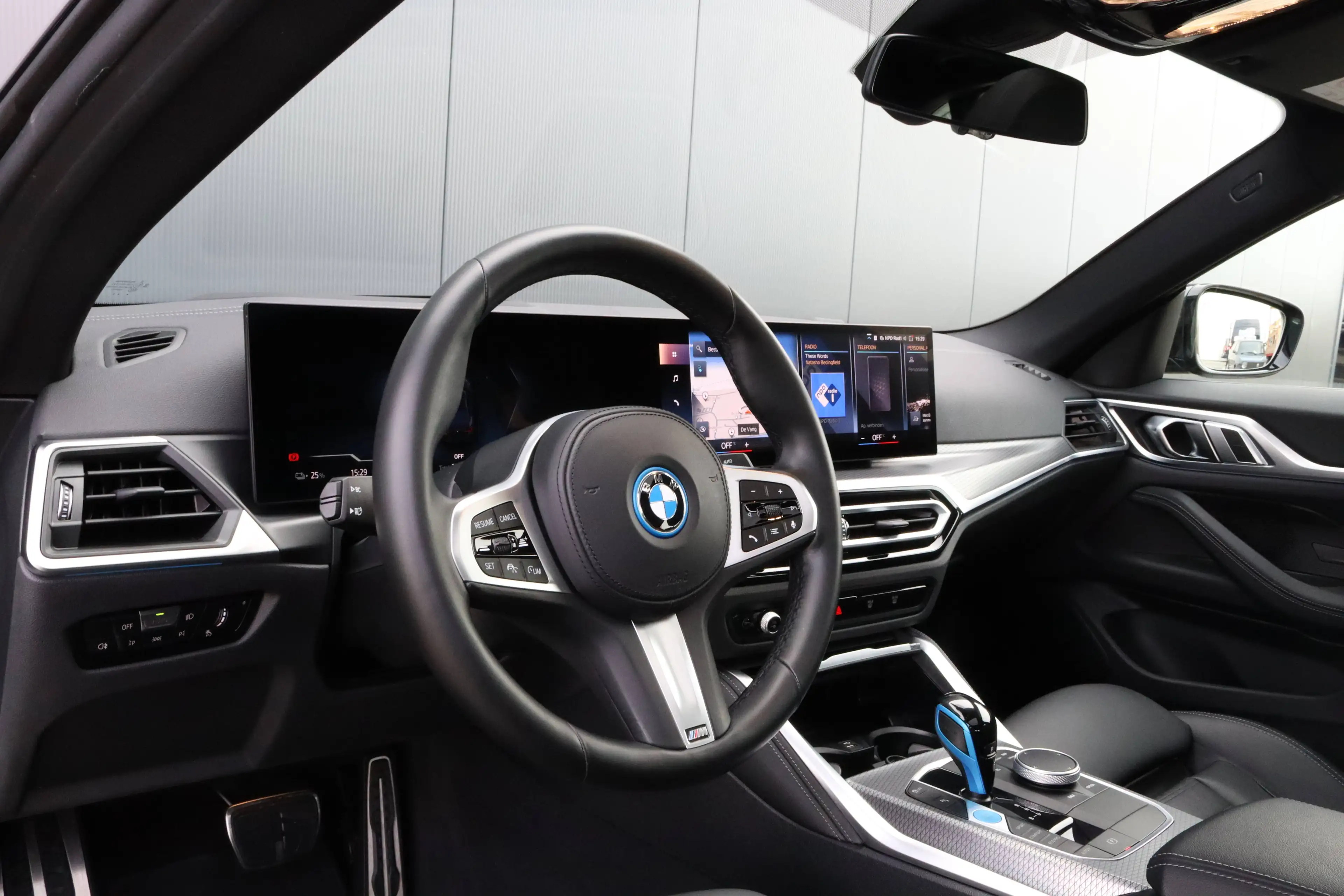 BMW i4 eDrive40 M Sport I Trekhaak I ACC I Open dak I 19 inch I Leder I Head Up — photo 14