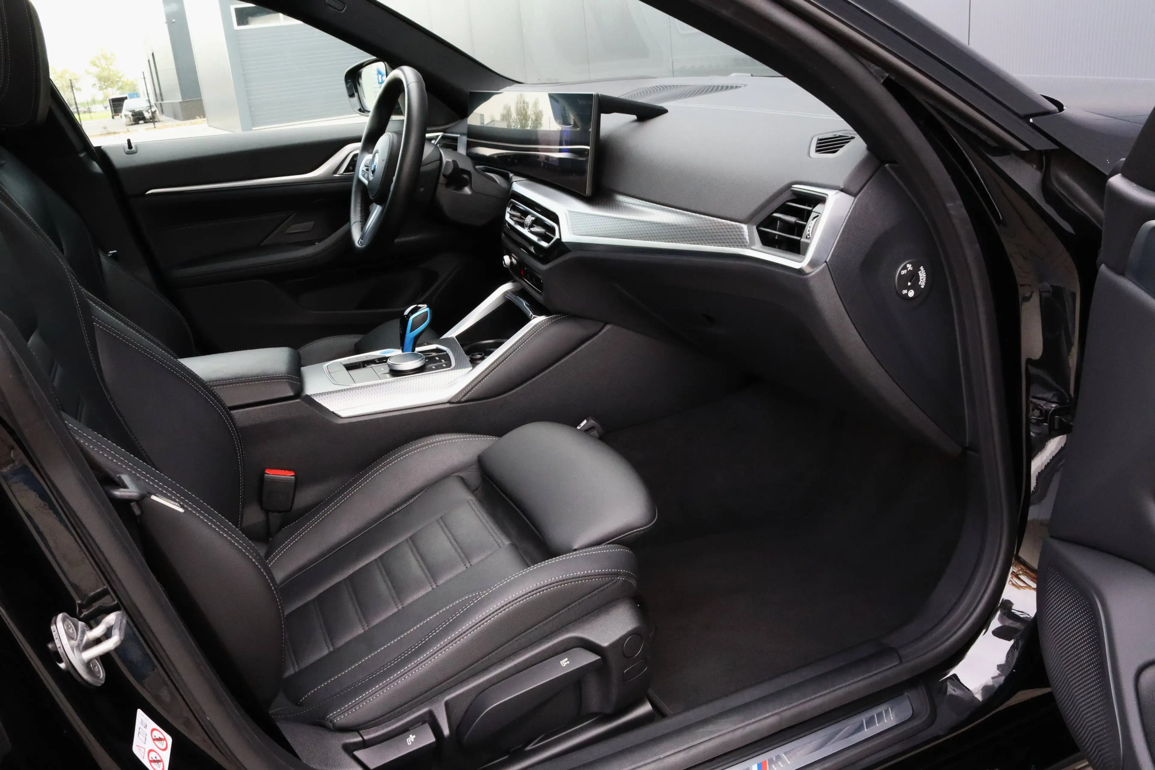 BMW i4 eDrive40 M Sport I Trekhaak I ACC I Open dak I 19 inch I Leder I Head Up — photo 17