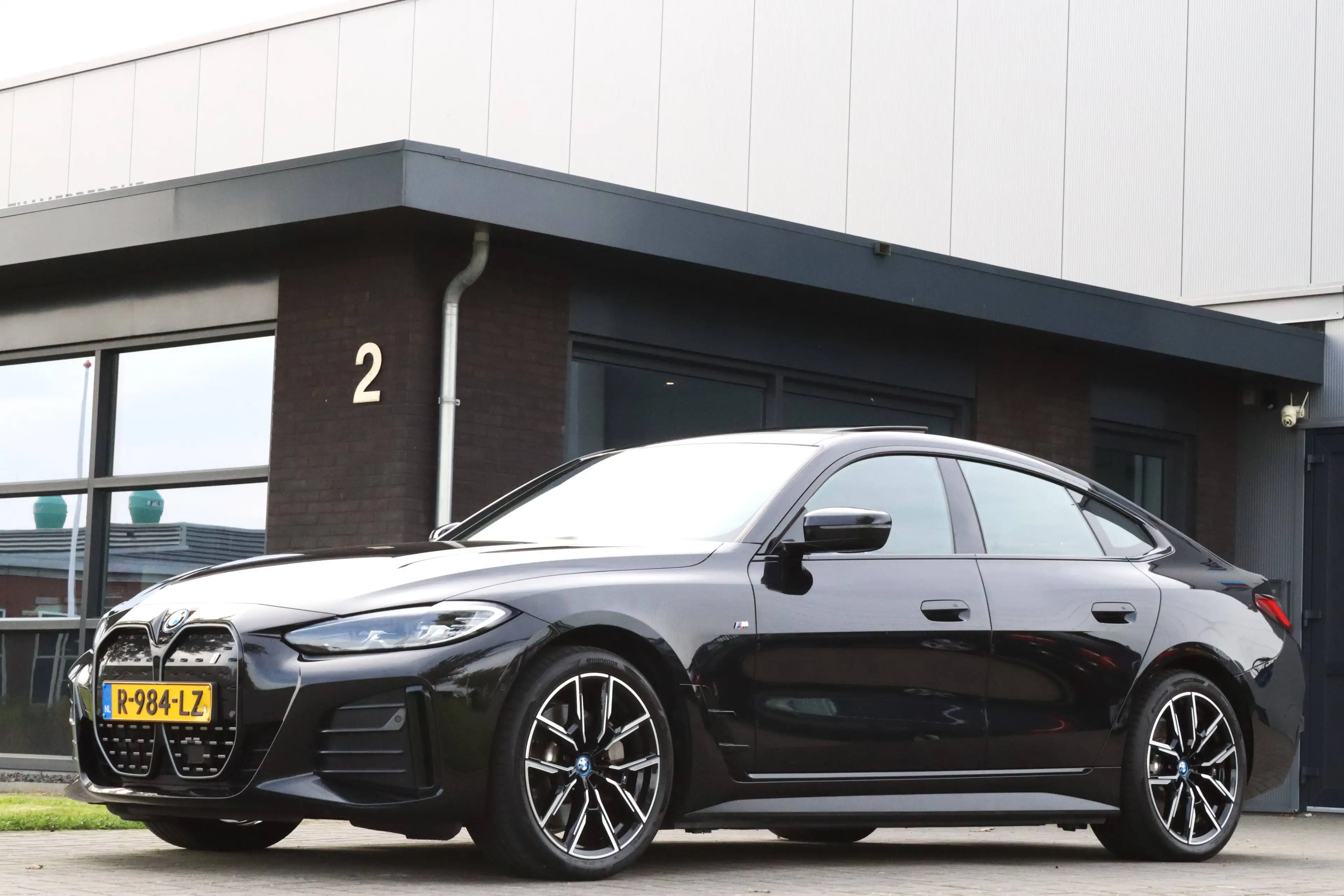 BMW i4 eDrive40 M Sport I Trekhaak I ACC I Open dak I 19 inch I Leder I Head Up