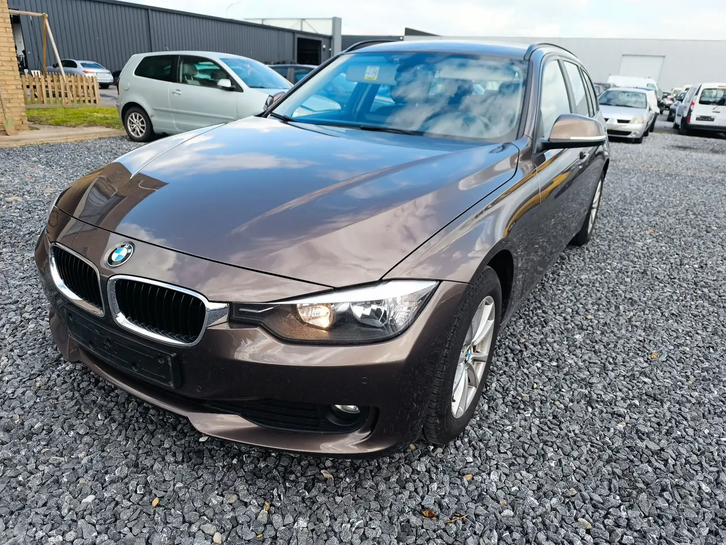 BMW 318 d Xdrive / CLIM, GPS / Marchand ou Export Brązowy - 1