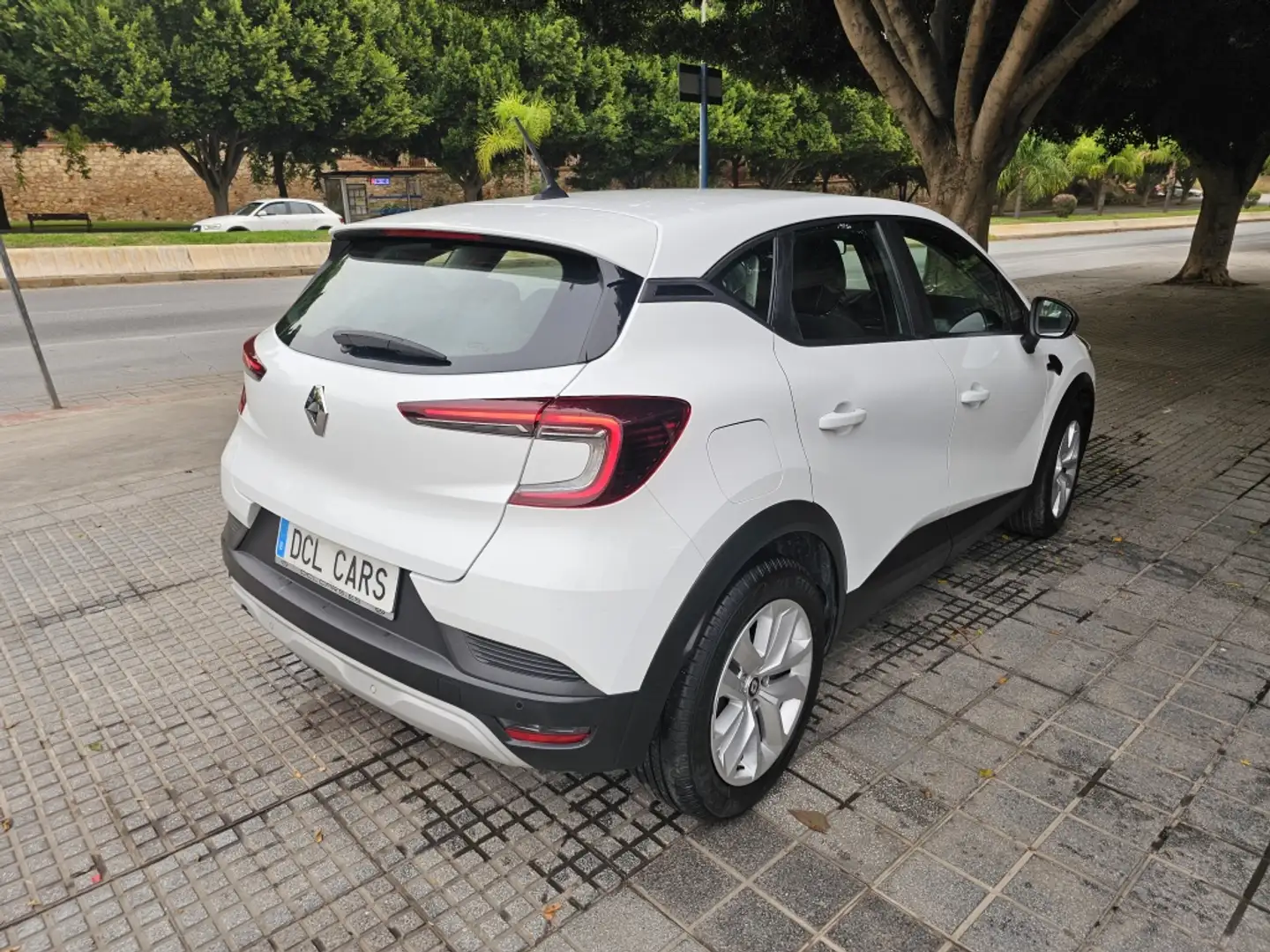 Renault Captur TCe Intens 74kW GLP Weiß - 2