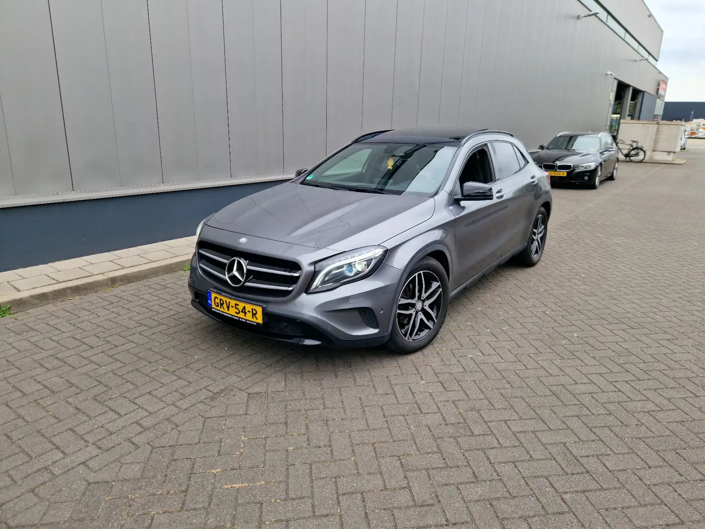 Mercedes-Benz GLA 200 Ambition Grey - 2
