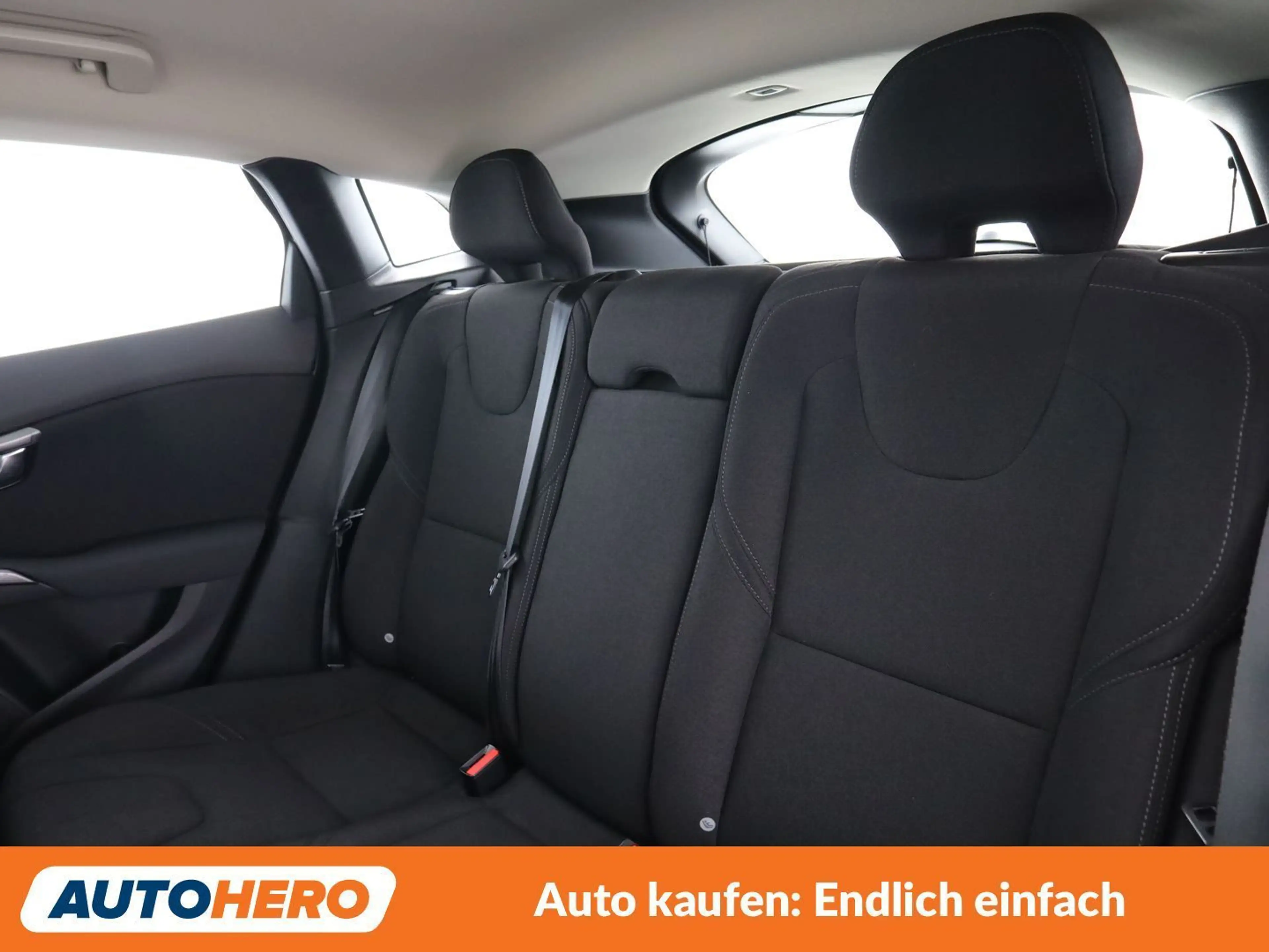Volvo V40 Cross Country 2.0 D2 Kinetic — photo 14