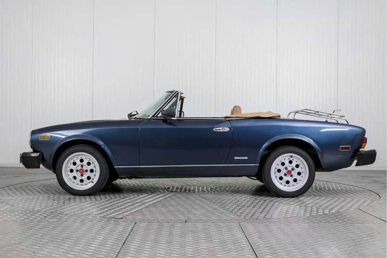 Fiat 124 Spider Pininfarina 2000 Volumex opgebouwd, foto 4