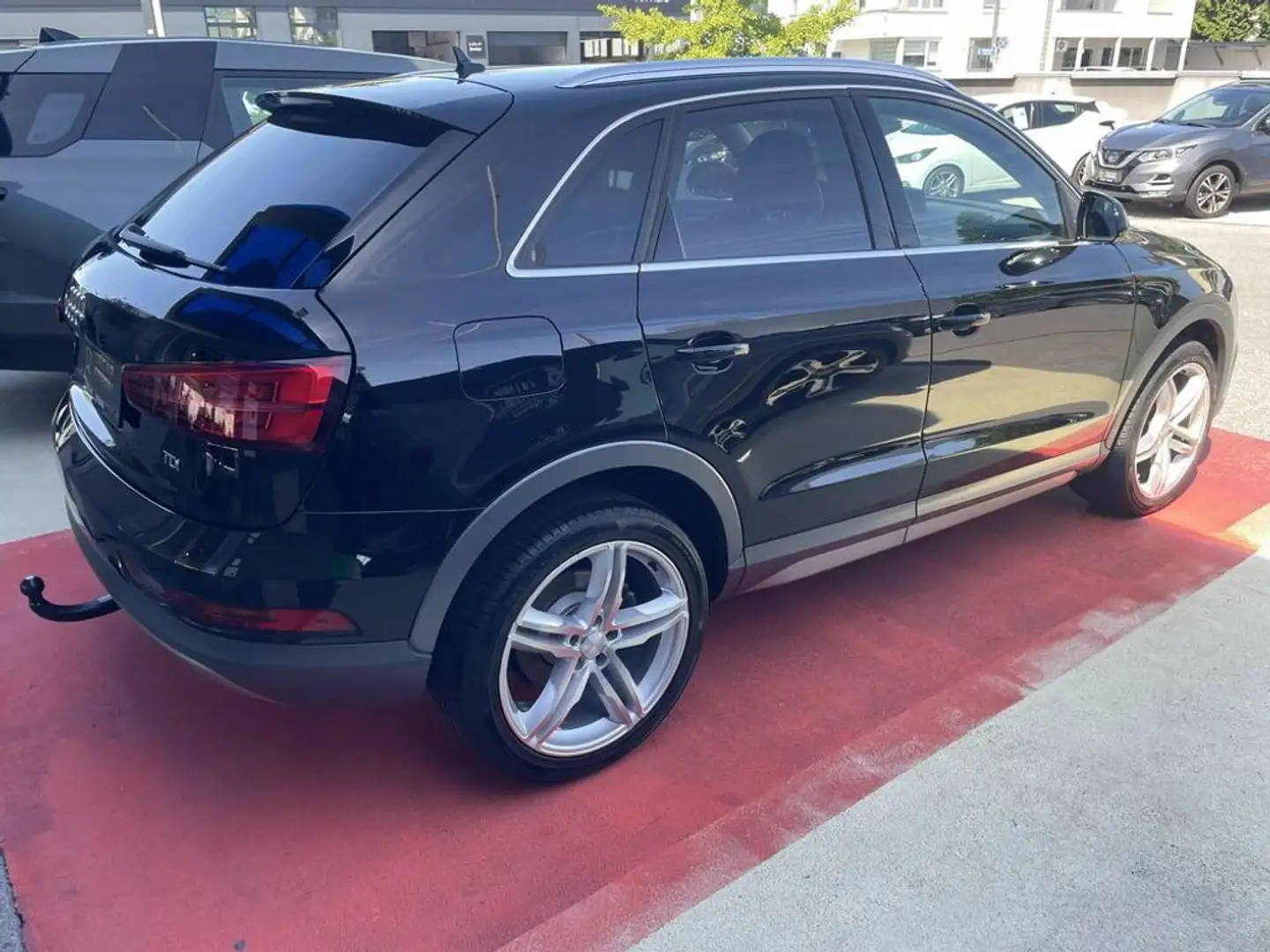 Audi Q3 design Navi LED 19''LM abn. AHK nur 48.157km! Schwarz - 2