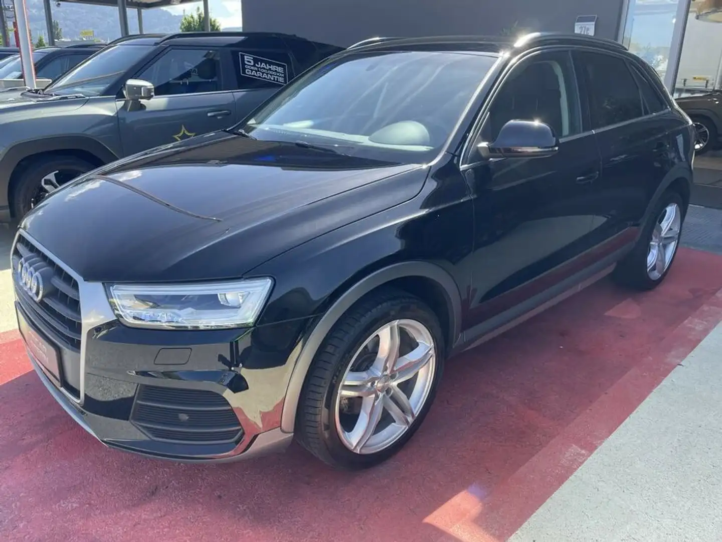 Audi Q3 design Navi LED 19''LM abn. AHK nur 48.157km! Schwarz - 1