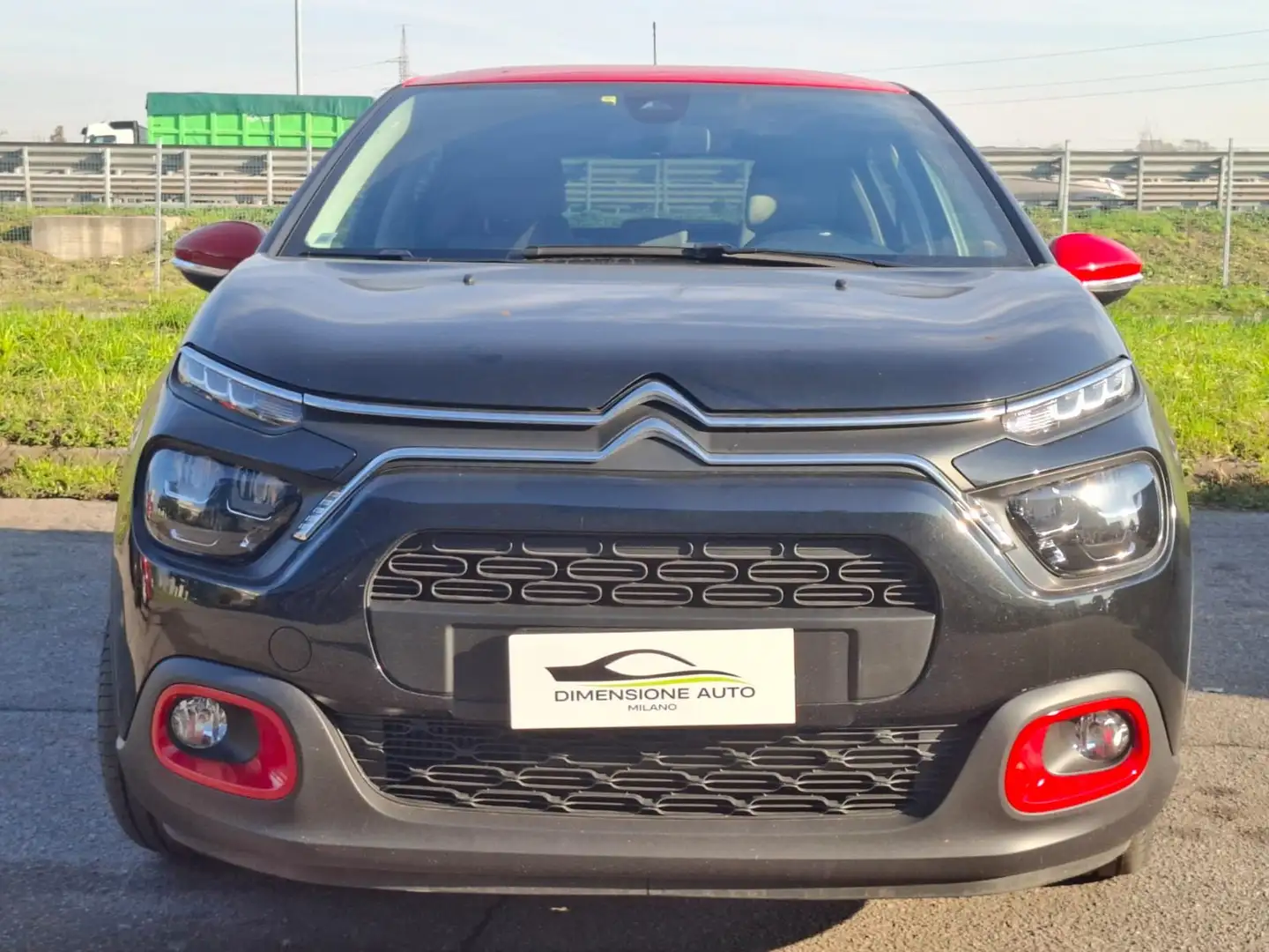 Citroen C3 C3 III 2017 1.2 puretech Shine Pack s Zwart - 2